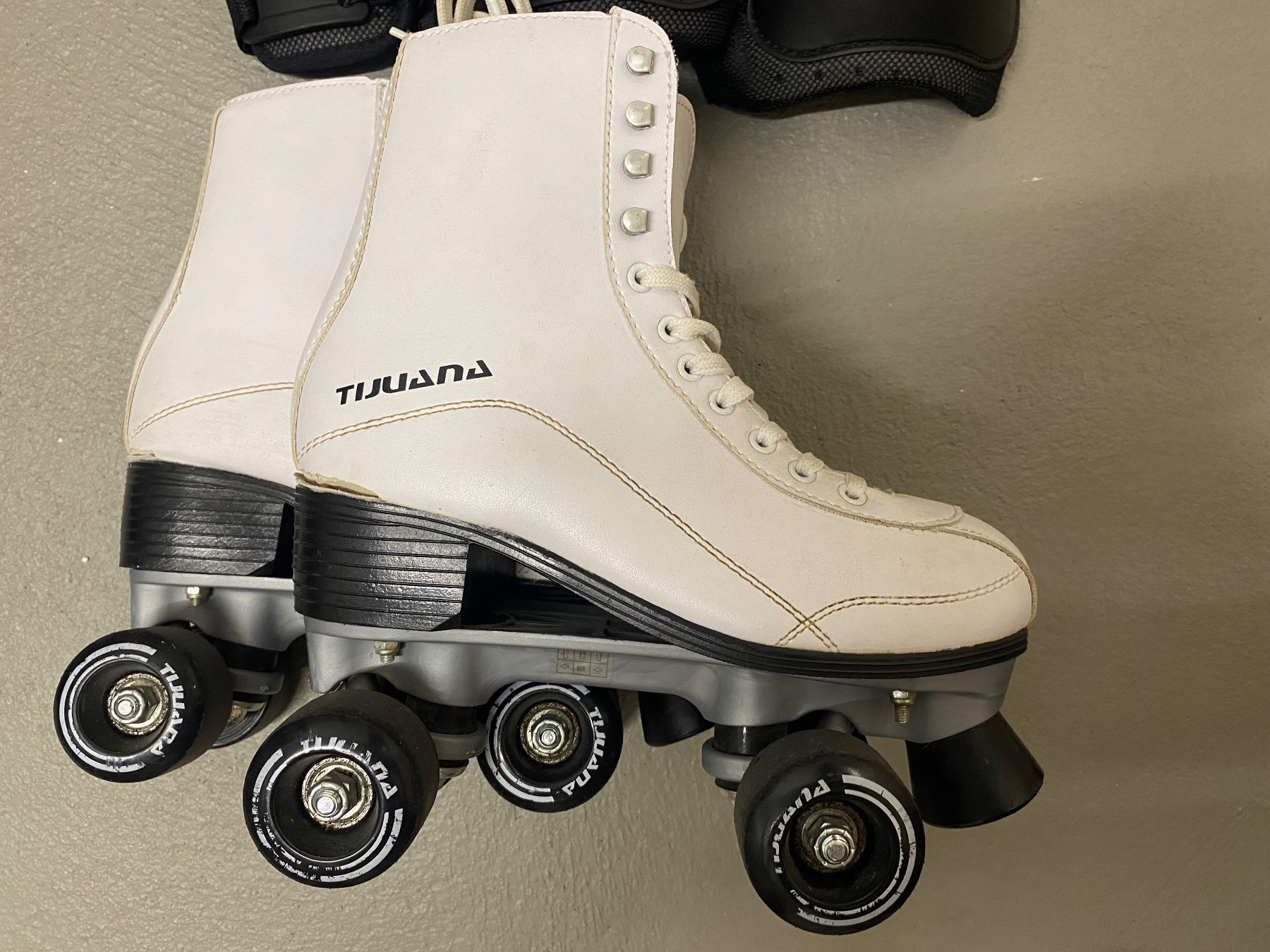Patins à roul. & inline: Rollschuhe mit Schoner – D'occasion à Udligenswil par ale_wqx2 2