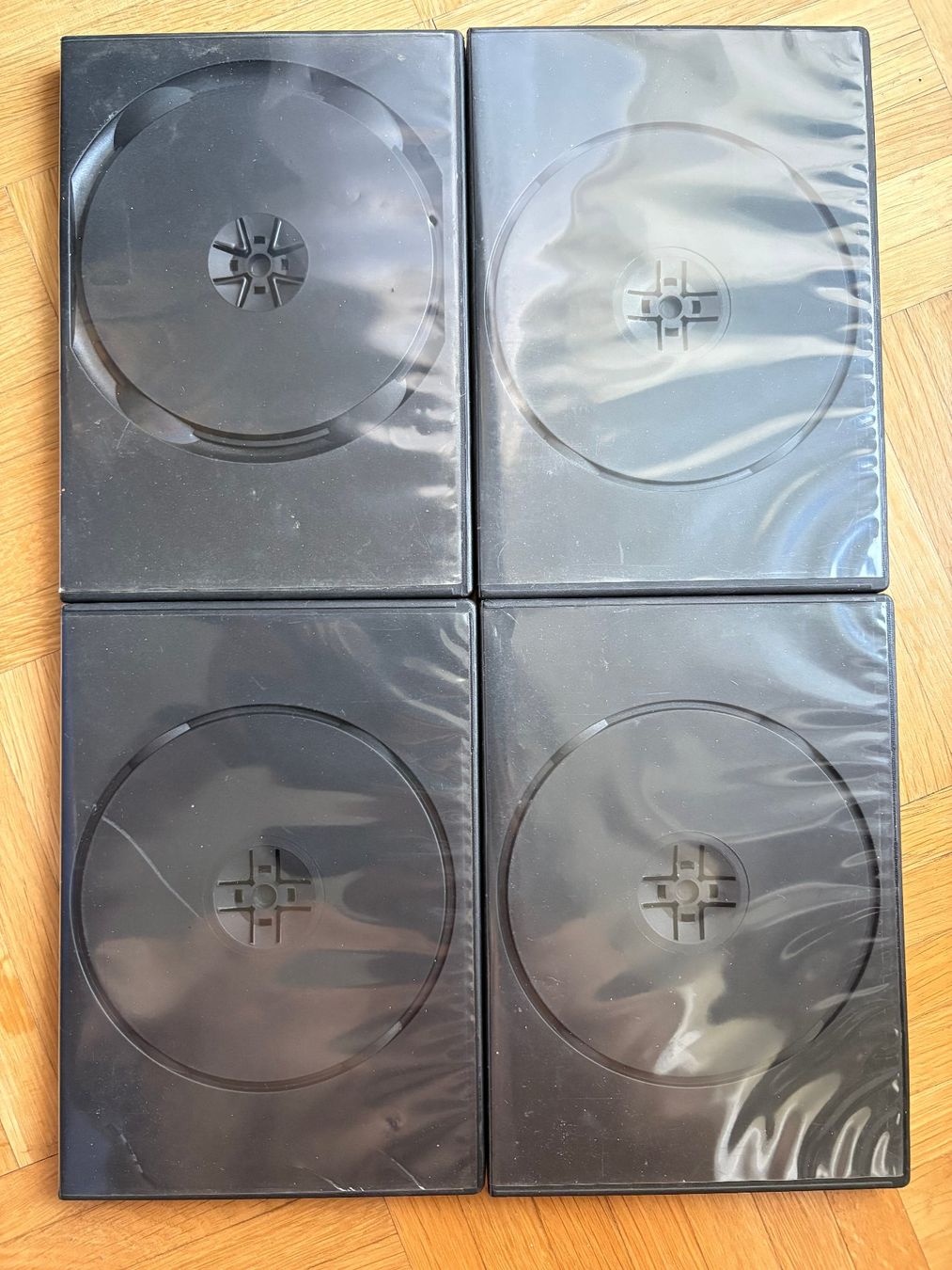 Tutti i DVDs: 4 DVD-Hüllen für 2 Discs – Nuovo (secondo la descrizione) da Zürich venduto da Malcom 1