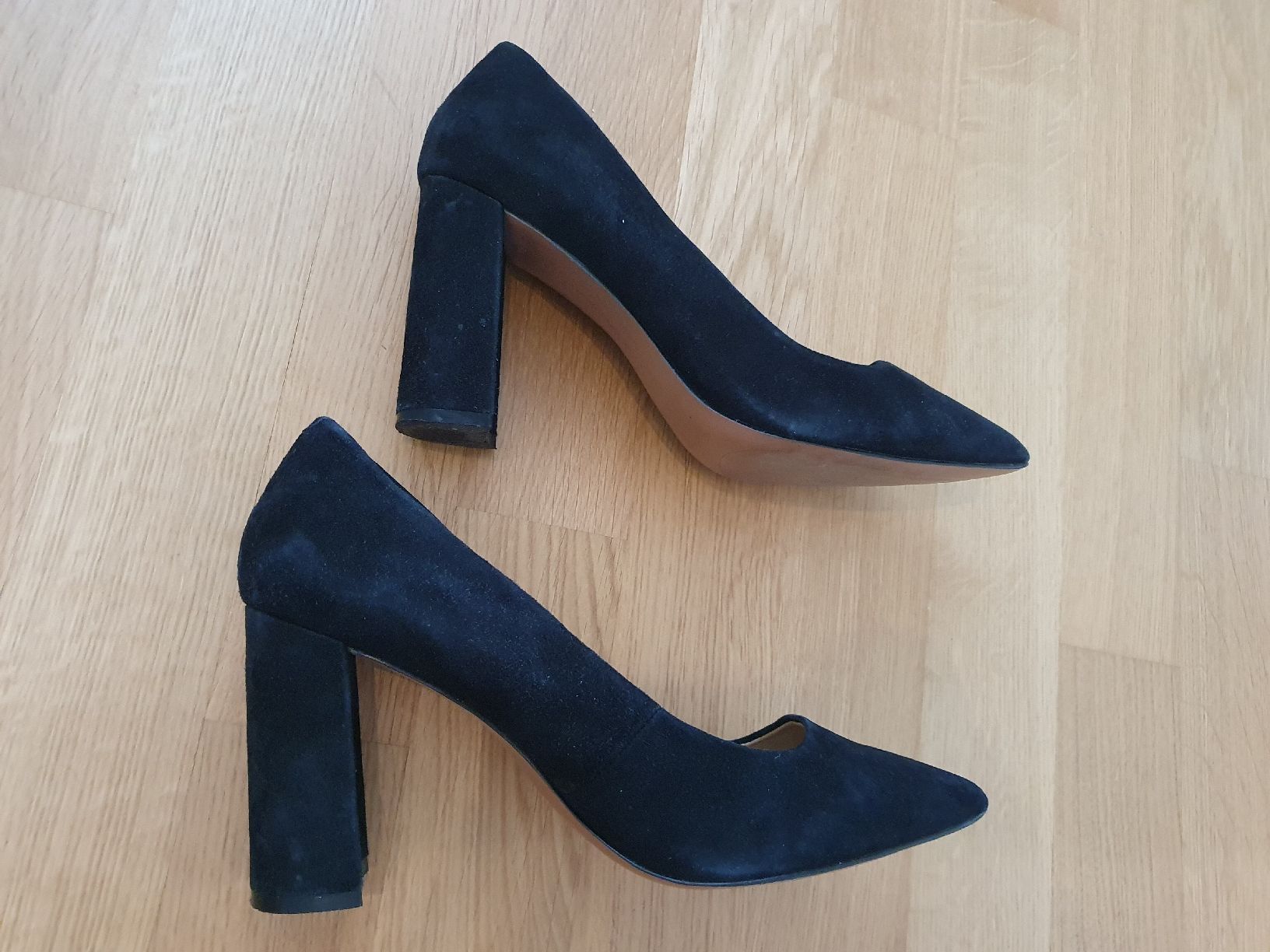 Banana Republic Damenschuhe: Schöner Pump schwarz wildleder – Gebraucht aus Wettingen von __Dom__ 7