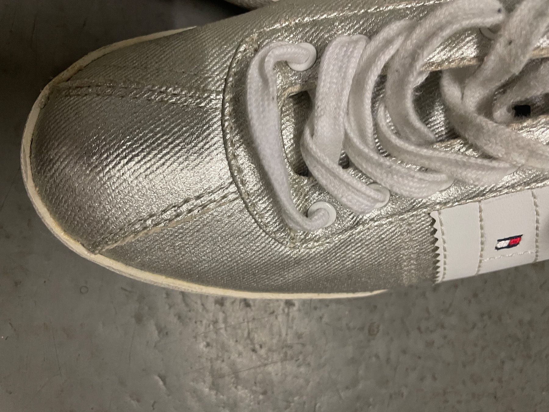 Tommy Hilfiger Scarpe da donna: Tommy Hilfiger Sneakers – Usato da Zürich venduto da Ivona3 2
