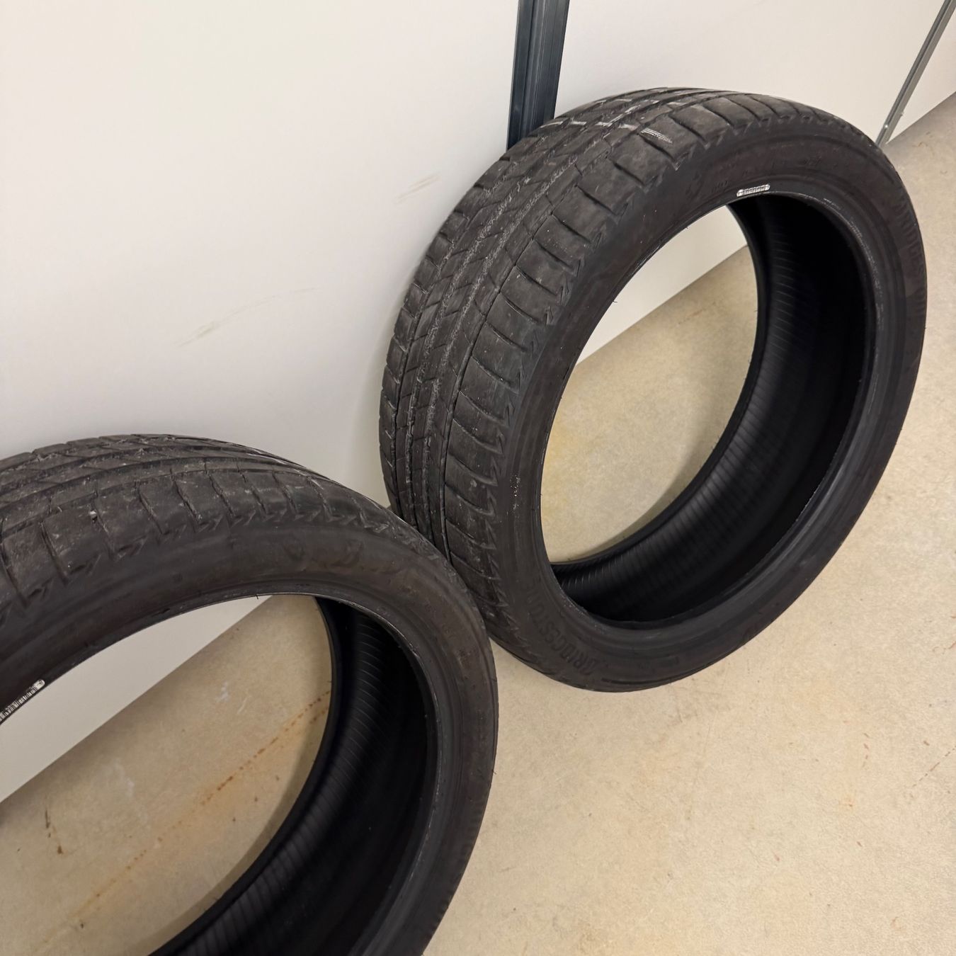 Pneus & Roues: BRIDGESTONE TURANZA 225/40R19 DOT49/22 – D'occasion à Dussnang par Struga44