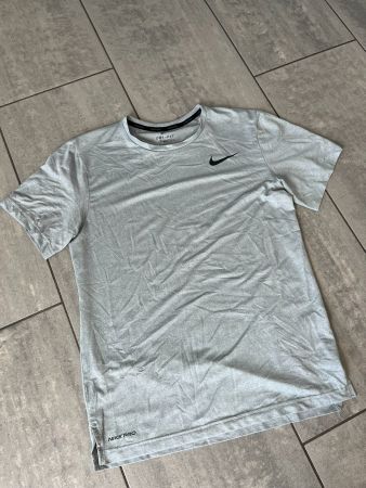NIKE Sport T-Shirt Grau