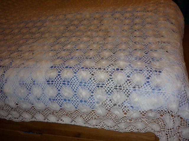 Coperte: TISCHDECKE ODER BETTDECKE  HANDARBEIT 2,45X2,45  NEU – Nuovo (secondo la descrizione) da St.Gallen venduto da Anso 5