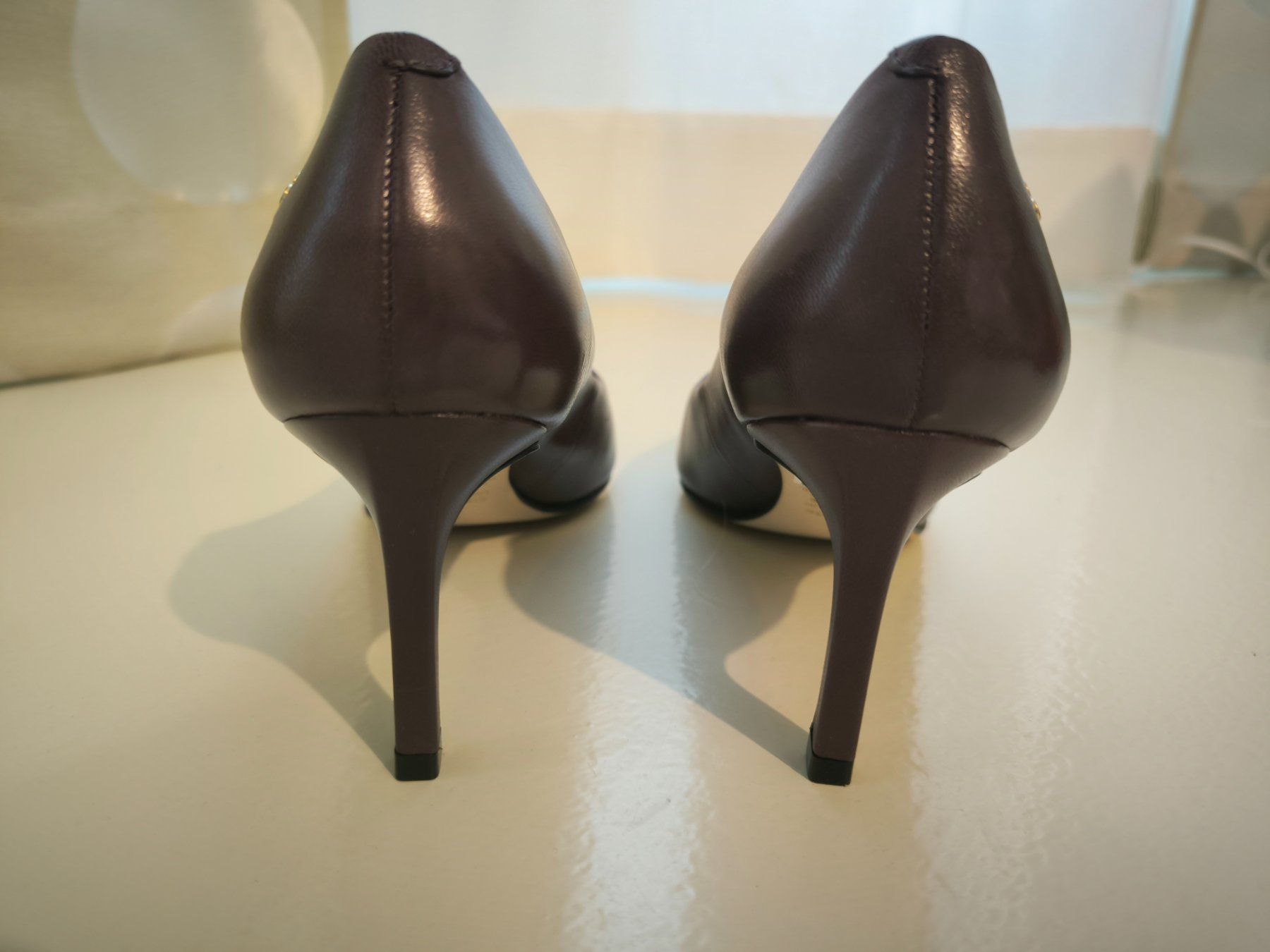 Scarpe da donna: Neuer Echtleder Pumps EU 39 schöne Farbe! – Nuovo (secondo la descrizione) da Wallisellen venduto da C_DM 2