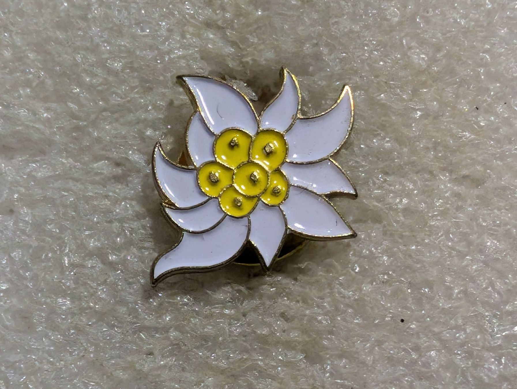 Placchette & Badge: Ansteckpin 42: Blume – Usato da Oppligen venduto da Pin-Fall-Shop