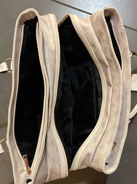 Guess Borse da donna: Grand Sac GUESS multipoches – Usato da Forel (Lavaux) venduto da mor_lmj9 2