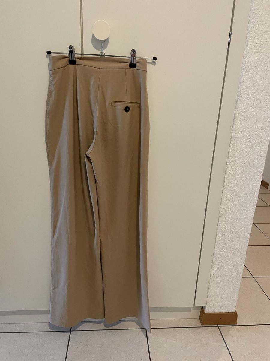 Bershka Pantaloni: Pantalon de tailleur Bershka beige T34 – Usato da Pully venduto da kaba07 2