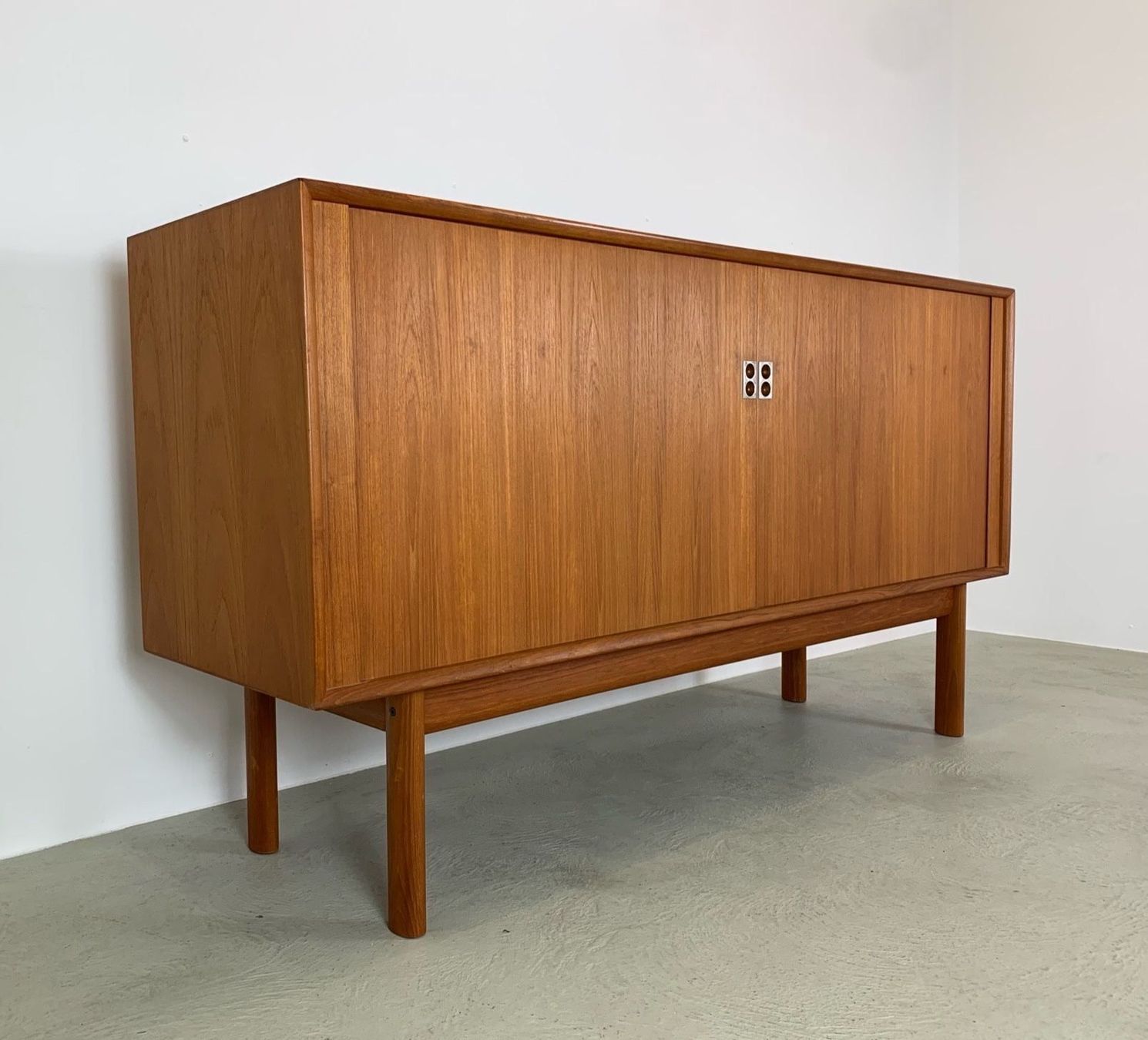 Cassettiere: MidCentury Teak Sideboard Arne Vodder – Usato da Basel venduto da MidMod20C 2