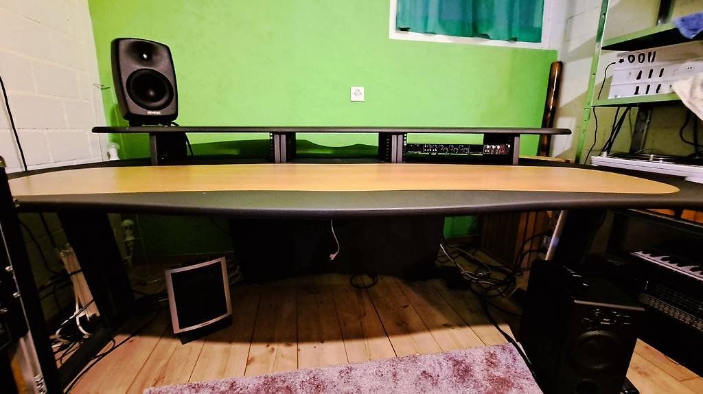 Tavoli: AKA Design ProEdit Studio Desk (Musik-/Videoproduktionstisch – Usato da Wahlendorf venduto da Someda 1