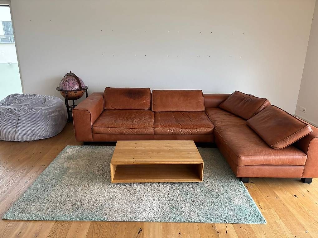 Divani: Designer Ledercouch hellbraun mit Kissen – Usato da Egolzwil venduto da zerocoolD