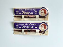 2 antike Einrollspangen Display Coiffeur für Sammler