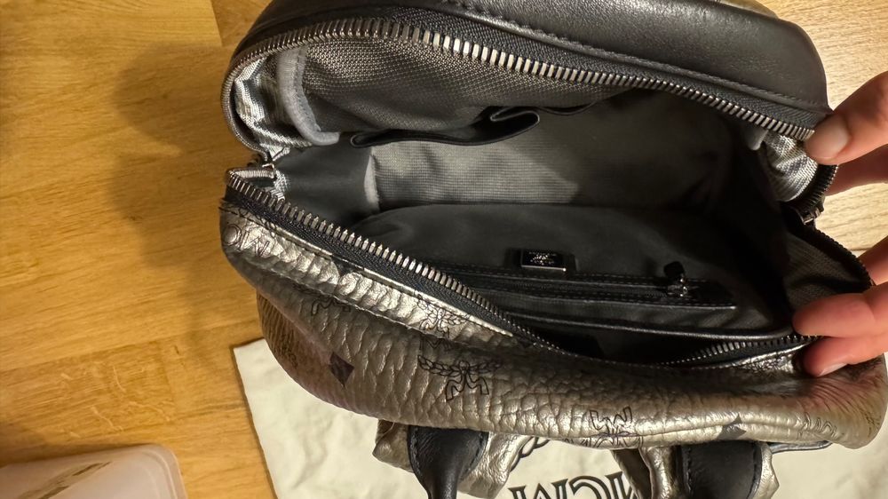 Mcm Zaini: MCM Rucksack Veganes Leder Silber Schwarz Original Damen ... – Usato da Dornach venduto da Armin_S. 5