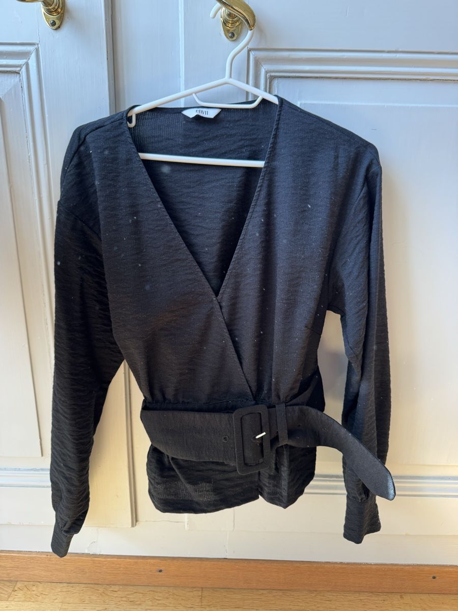 Blusen: BLACK WRAP blouse – Neu (gemäss Beschreibung) aus Bern von FashionK92