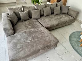 Modernes Ecksofa in Taupe-Grau - sehr bequem