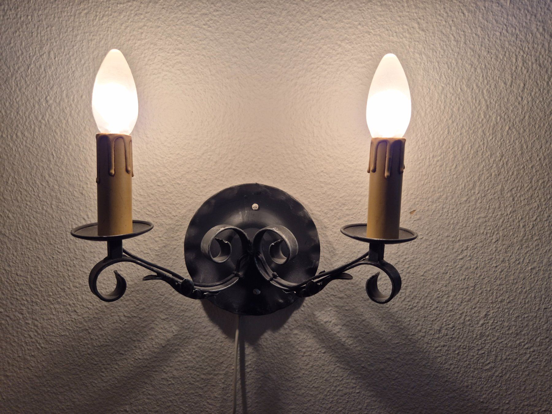 Lampade: Schmiedeiserne Wandlampe zweiflammig, schwarz – Usato da Steinach venduto da ACMO32O 1