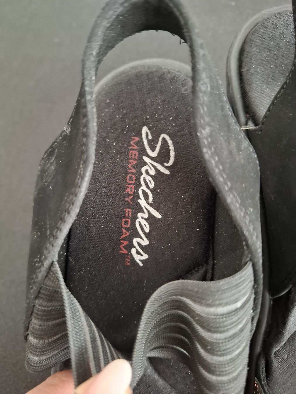 Skechers Damenschuhe: Skechers Keilsandale schwarz – Neu (gemäss Beschreibung) aus Wangen SZ von Mschatz 2