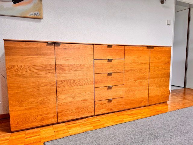Elegante Kommode aus massiver Eiche 2