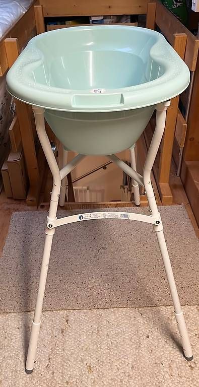 Rotho Vasche da bagno: Babybadewanne inkl. Gestell – Usato da aegerten venduto da Pawe3