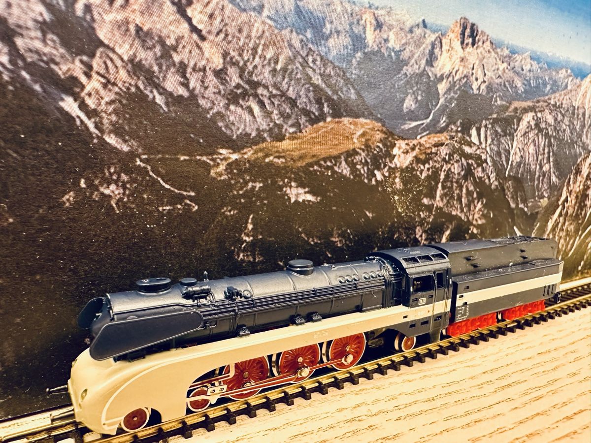 Märklin Modellini di ferrovie: Märklin 8888 DB BR 10 Stromlinienlok – Usato da Lupsingen venduto da New-Haven