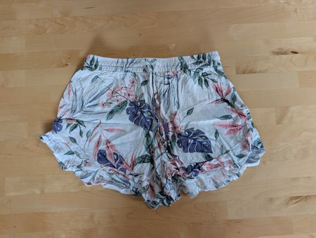 Shorts mit Blumenmuster Damen Gr. 36 leichter Stoff 
