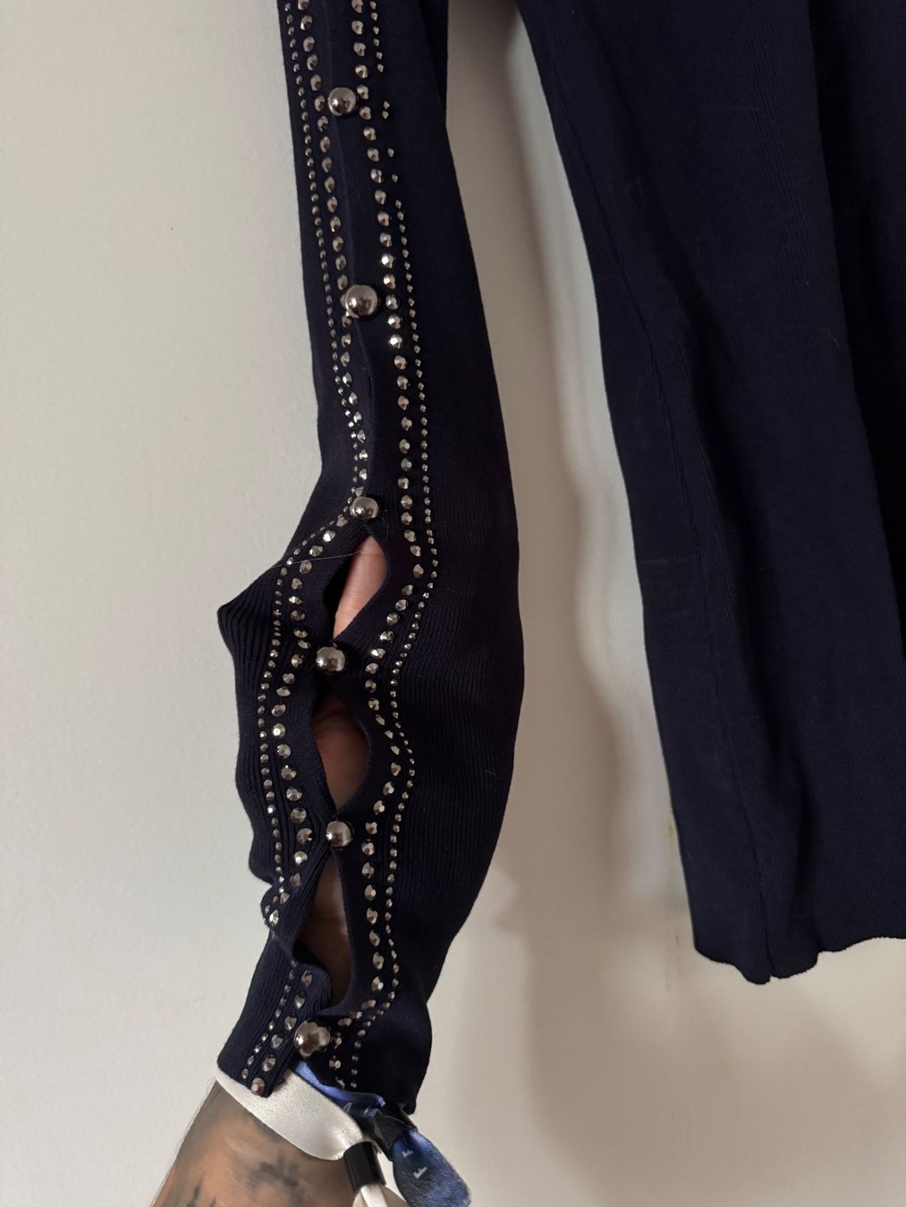 Maglioni & Felpe: 💎 Dunkelblauer Pullover mit Strass & Cut-out-Ärmeln – S / M – Usato da Künten venduto da bel_6wn2 1