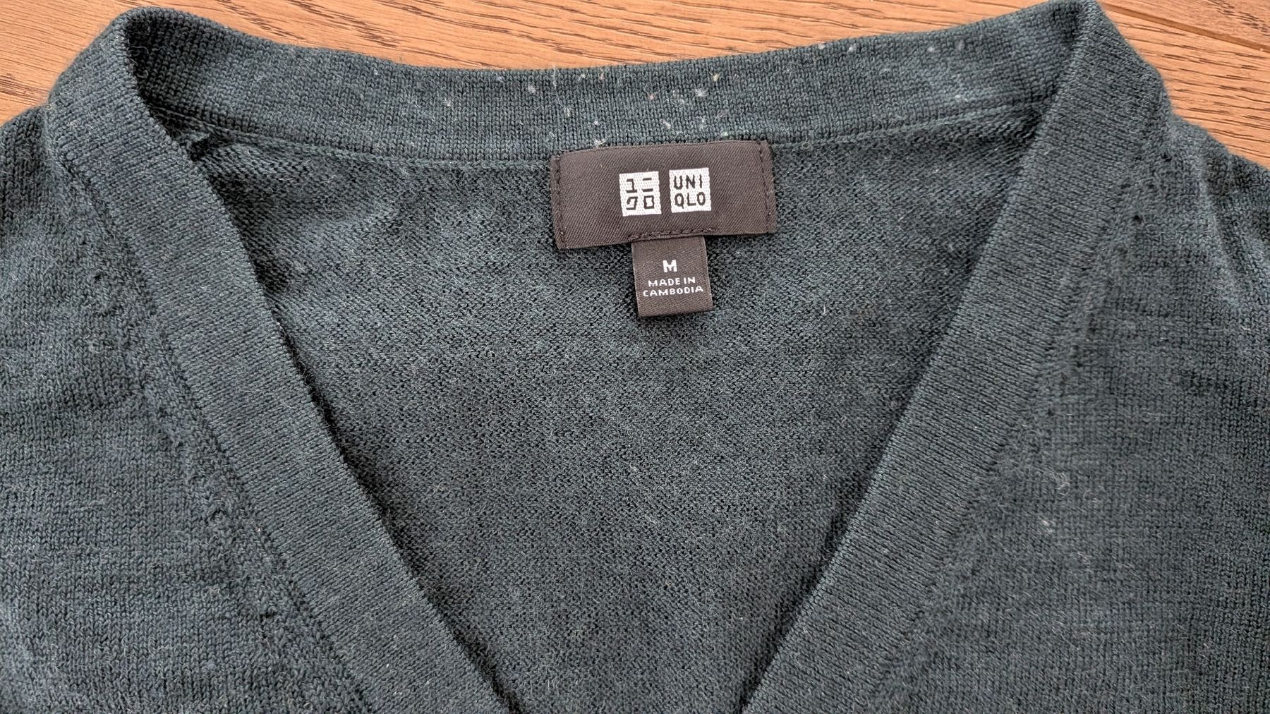 Uniqlo Maglioni & Felpe: Uniqlo Pullover aus Wolle dunkelgrün Gr. M  – Usato da Zürich venduto da broedl 1