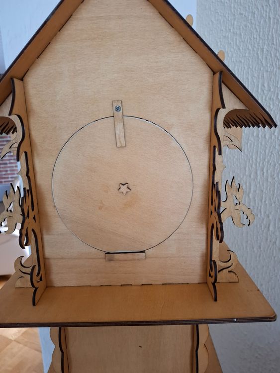 Dekorative Standuhr aus Holz 5