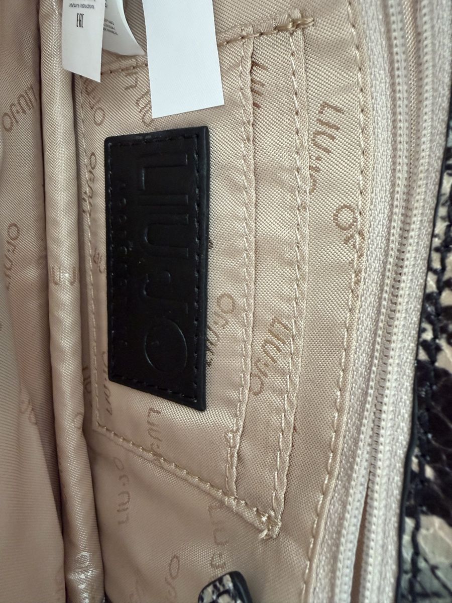 Liu Jo Sacs femmes: Clutch Liu Jo python multicolore fermeture bijou – D'occasion à Neuchâtel par EllenB 5