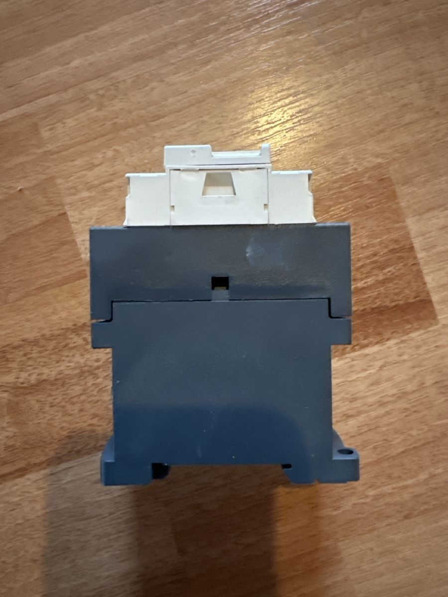 Schneider Componenti elettronici: Schneider Leistungsschütz LC1D18 24V DC  – Usato da Wald AR venduto da sim_m9vw 4
