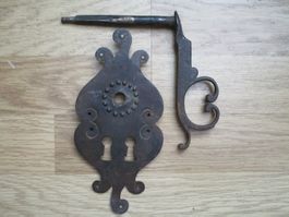 Antiker Türschlossgriff mit Schlüsselschild