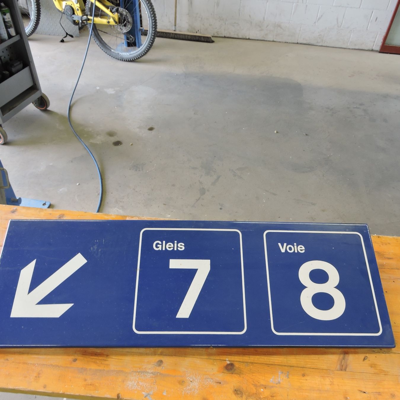 SBB/CFF/FFS Insegne: Email Schild Pfeil links – Usato da Meikirch venduto da rva_q8c7