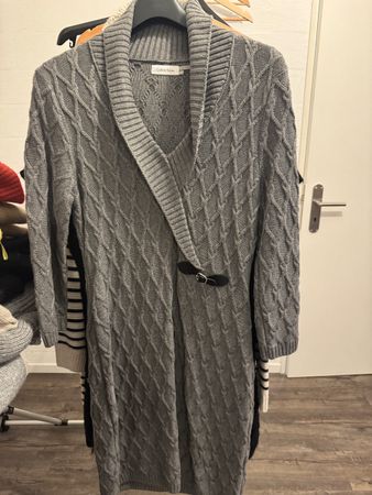 8 Strickkleider in verschiedenen Grössen