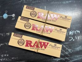 3 x RAW Connaisseur Rolling Papers + Tips