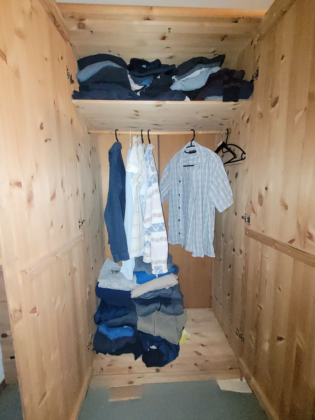 Armoires: Kleiderschrank – D'occasion à Effretikon par Gigi0110 1