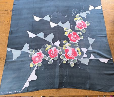 Seidenschal/Foulard grau mit Rosen