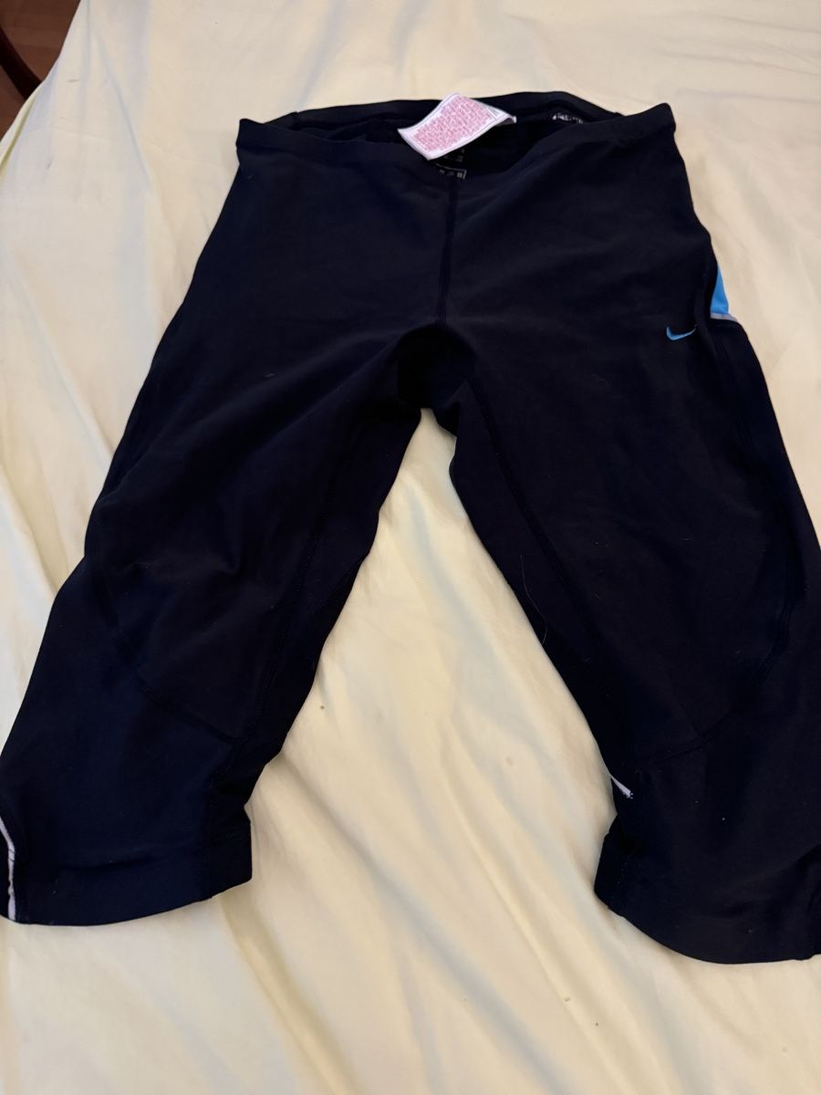 Nike Pantaloni: Nike Hose halblang Vintage – Usato da Basel venduto da sch_9g6x