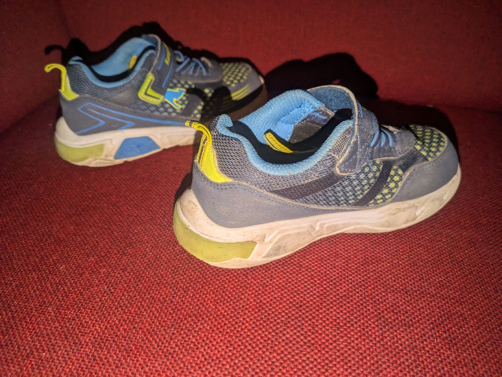 Scarpe per ragazzi: Sneaker mit licht (KangaRoos), Gr. 28 – Usato da Winterthur venduto da PMeyja03 2