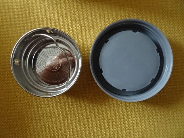 Teekannen: Neuer Doppelwandiger Tee-Behälter mit integriertem Sieb – Neu und originalverpackt aus Oberweningen von Gerini 2