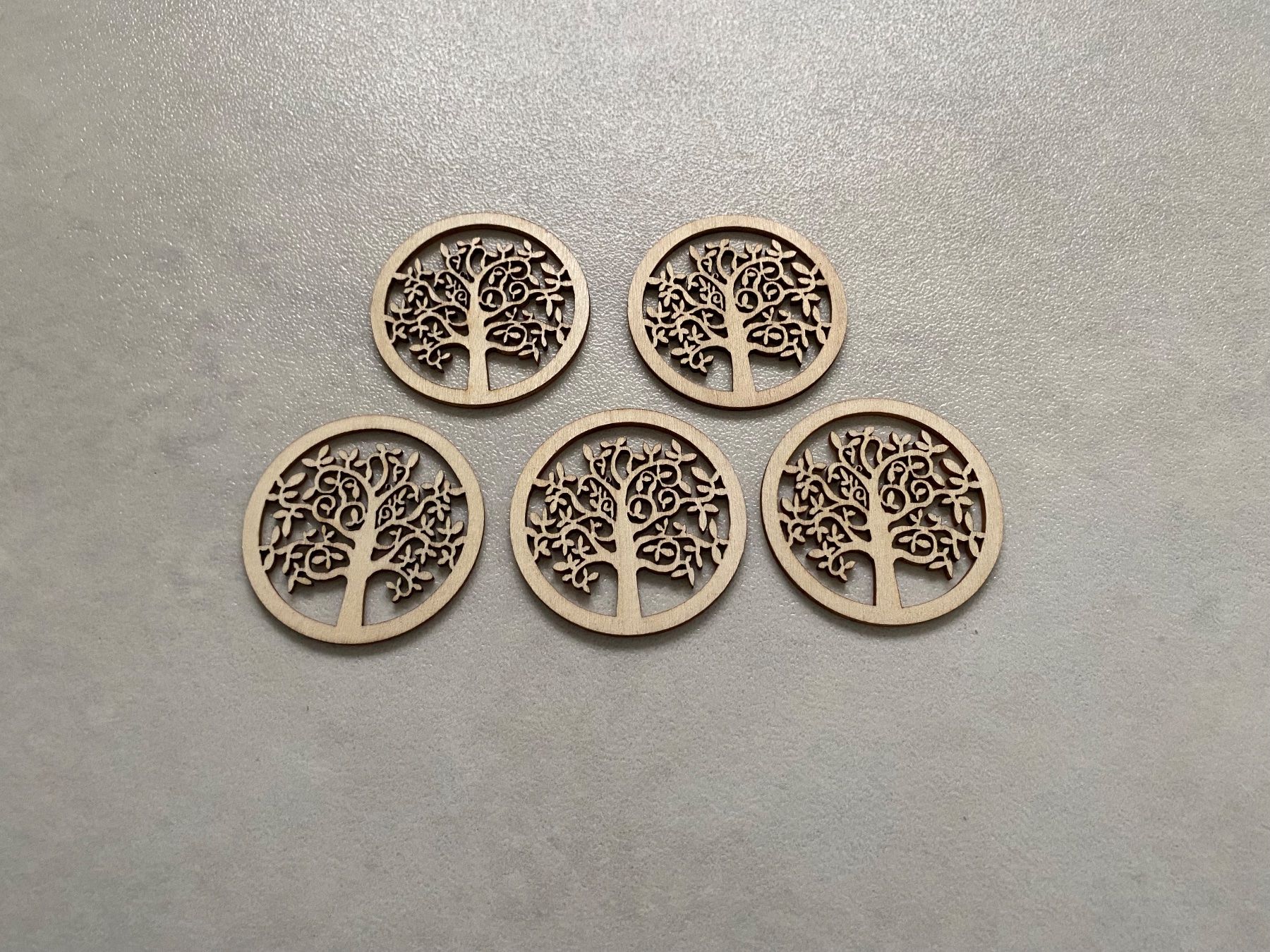 Alle Dekorationen: 5x Baum des Lebens Holz 5cm – Neu und originalverpackt aus Spreitenbach von Brockiland-Flohmarkt