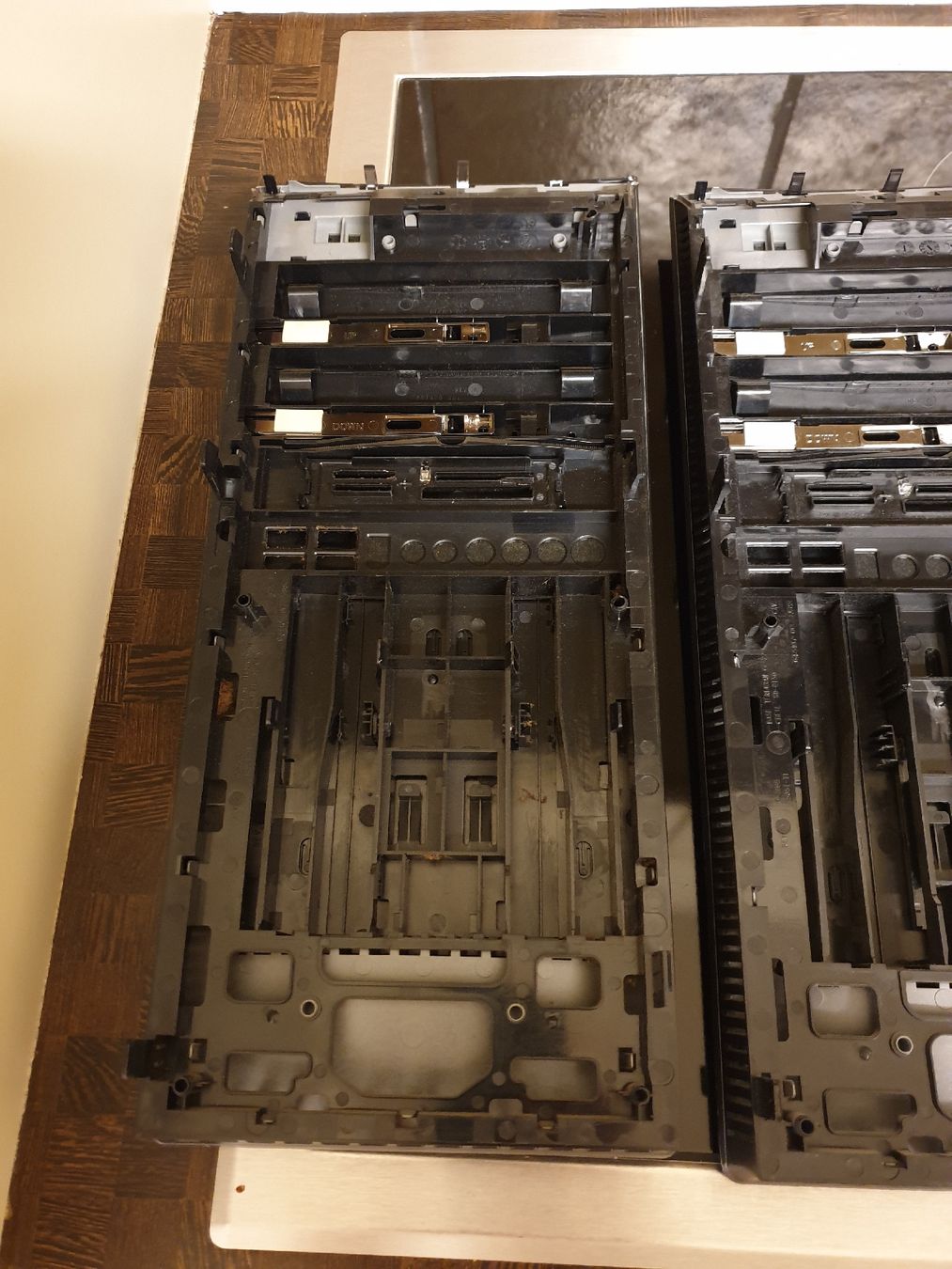 Hewlett Packard Custodie: HP Pavilion HPE  PC Gehäuse Front 2 Stück  – Usato da Ittigen venduto da Ziok187 4