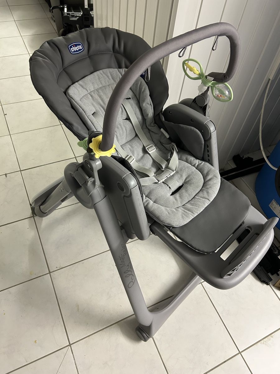 Chicco Seggioloni: Chaise haute Chicco Polly Magic grise – Usato da Kleinwangen venduto da aym_9m68 1