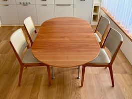 Wunderschöner Esstisch (mit Verlängerung), inkl. 4 Stühle