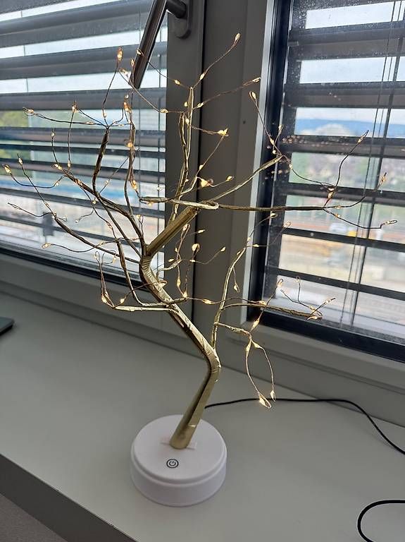 Lampes: Lampe arbre LED décorative  Alimentation USB – D'occasion à Morges par con_jw6n 4