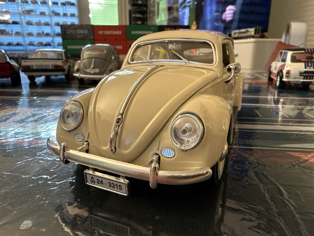Volkswagen Modellini d'auto: VW Käfer 1:18  – Nuovo (secondo la descrizione) da Basel venduto da Zomeg 1