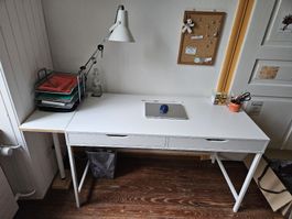 Ikea Schreibtisch