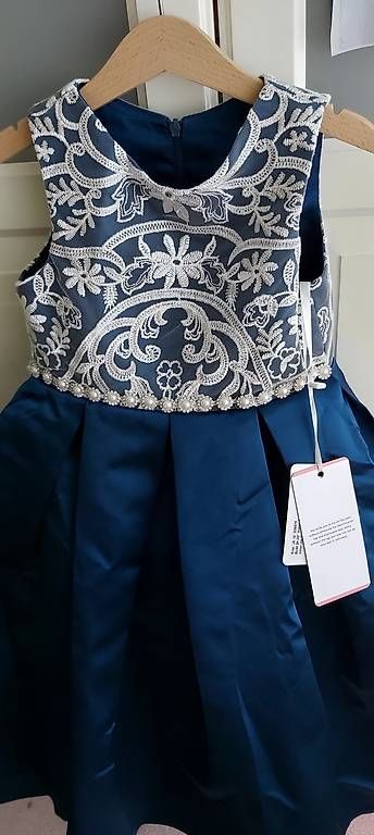 Vestiti & Gonne: Mädchenkleid, Abendkleid, Blumenmädchenkleid 116/122 – Usato da Au ZH venduto da ali_tf7f 4