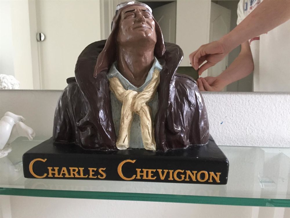 Charles Chevignon Merchandis Figur (Antik) in Kriens für CHF 150 – nur ...