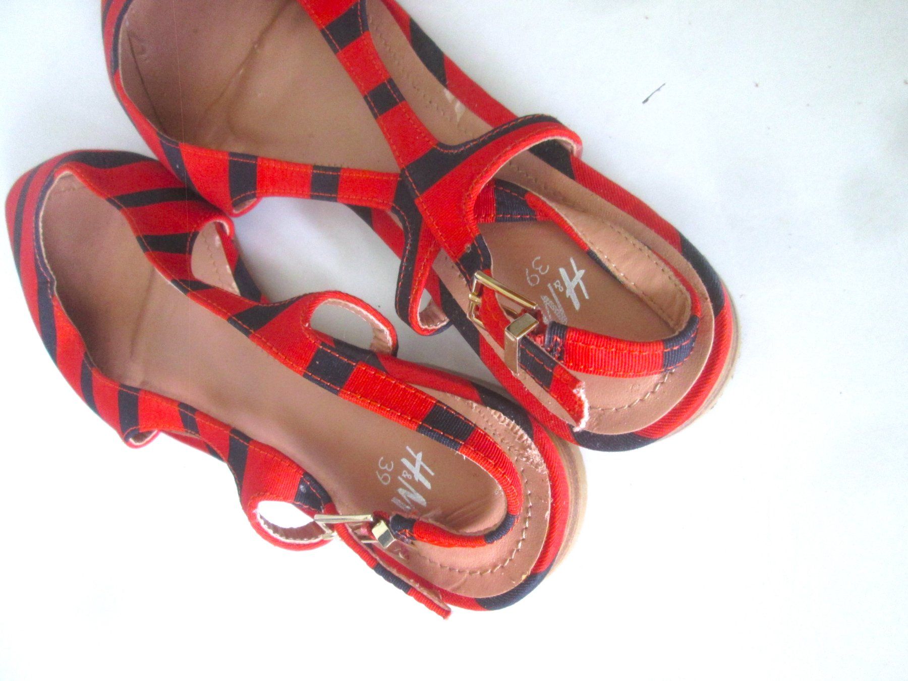 Scarpe da donna: Stoffsandalen, neuwertig, Größe 39 – Usato da Sementina venduto da babucia 1