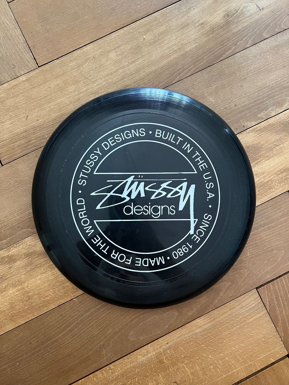 Jouets: Frisbee Stüssy Designs schwarz neuwertig – Neuf (Voir description) à Zürich par Fiorella_Pomodoro