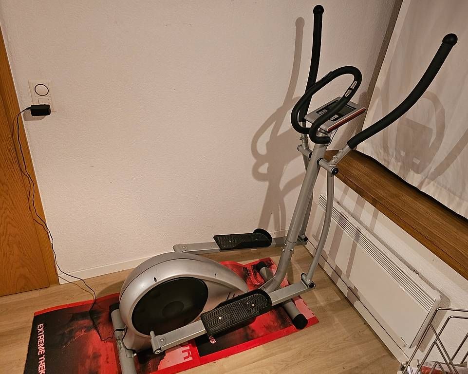 Vélos d'appartement: Crosstrainer Stamm Bodyfit – D'occasion à Effingen par Mates53